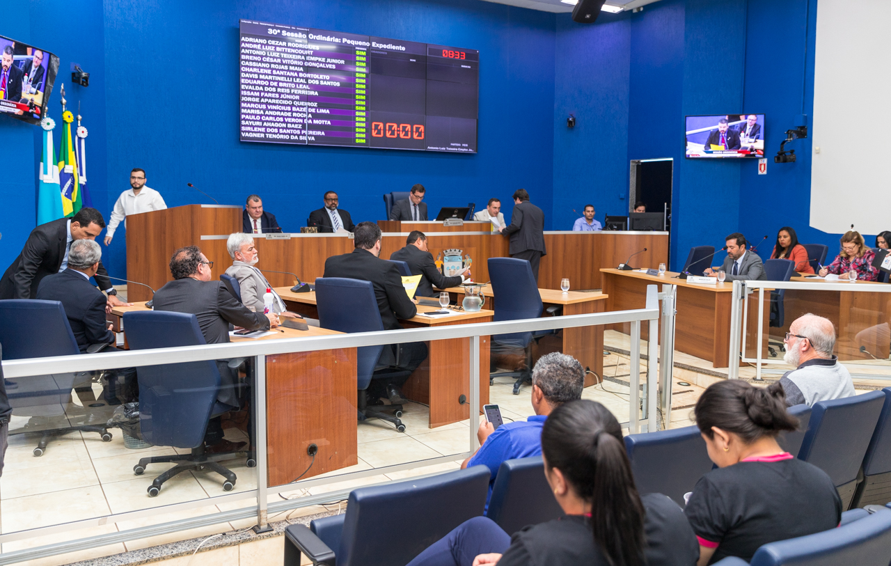 Vereadores aprovam compensao salarial para profissionais da enfermagem