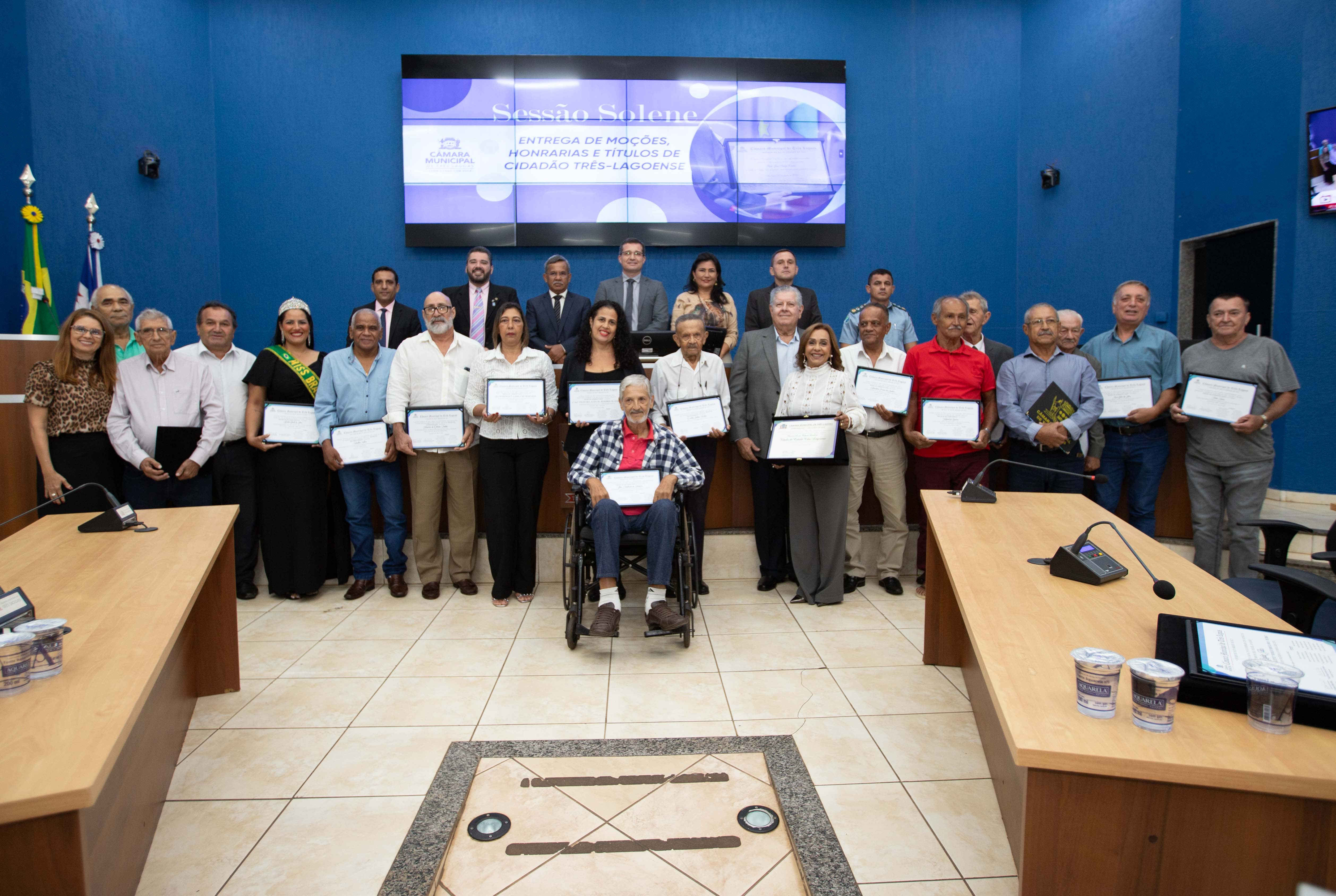 Cmara homenageia ferrovirios, policiais e cidados em solenidade